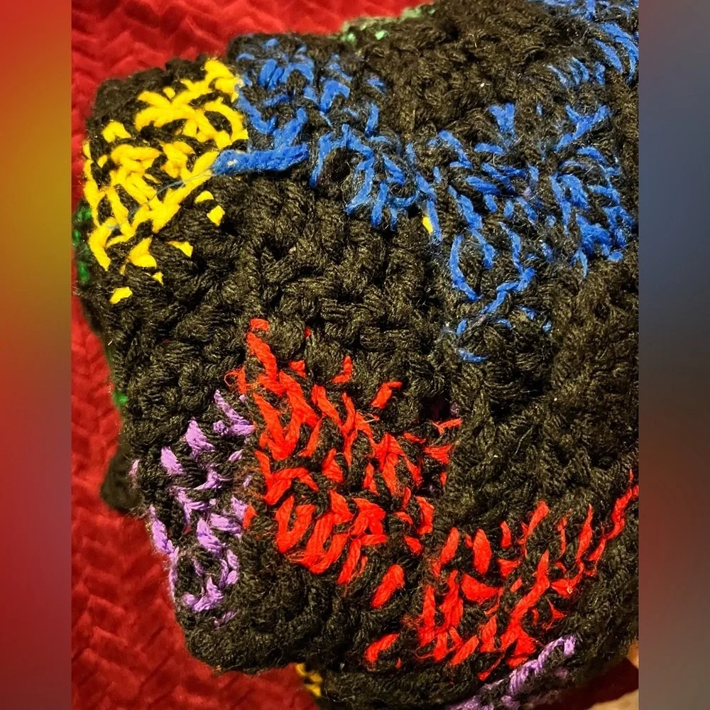 Vtg 70s Hippy HANDMADE crocheted afghan throw Approx 73x48” black rainbow Zigzag
